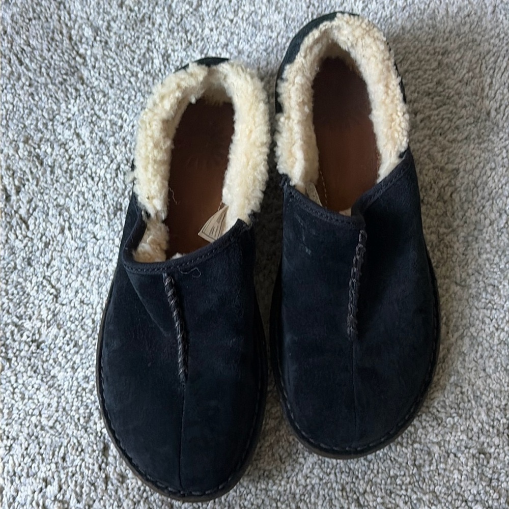 Women’s UGG clogs